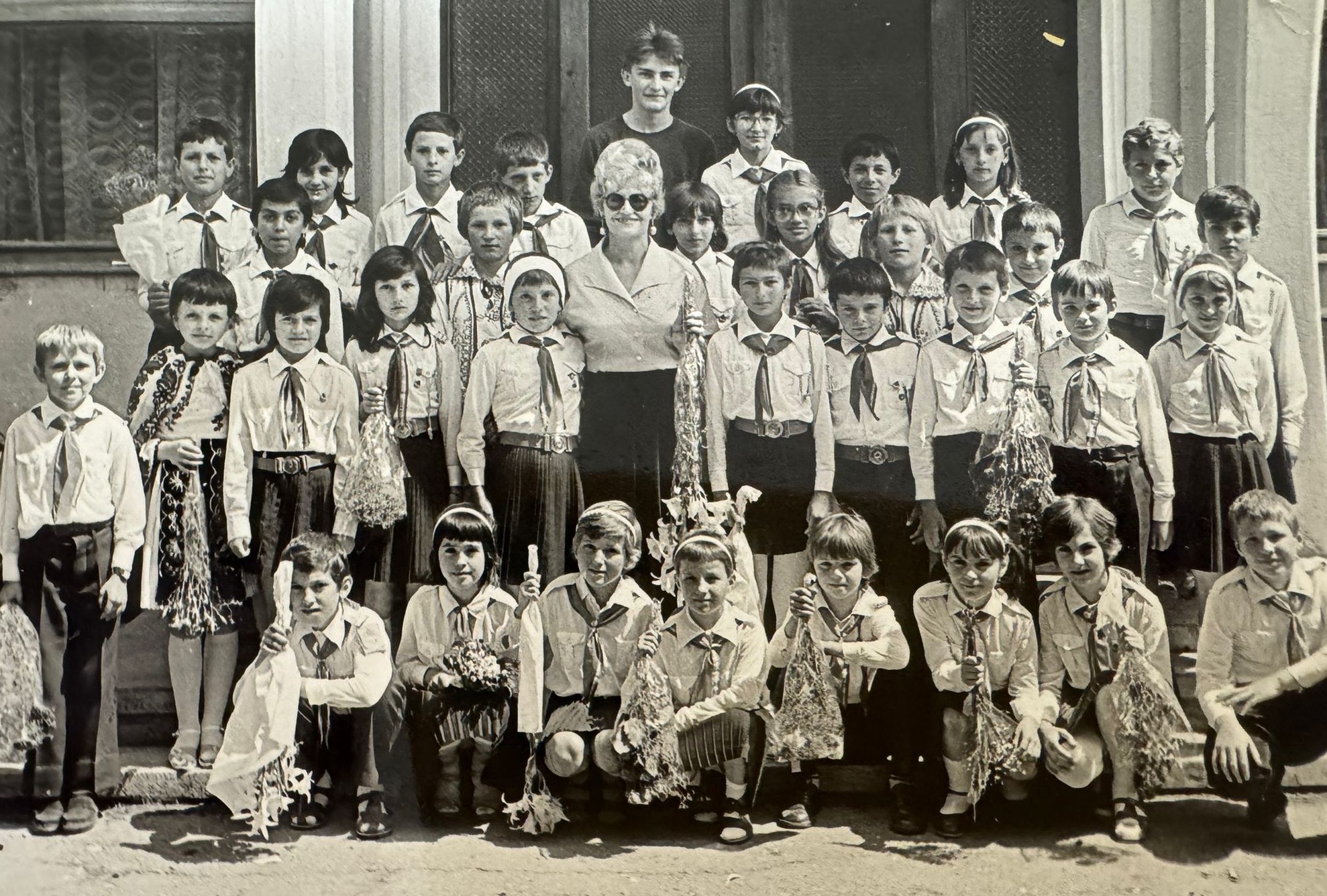 Generații de elevi ai Școlii Gimnaziale Nr. 1 Gherla